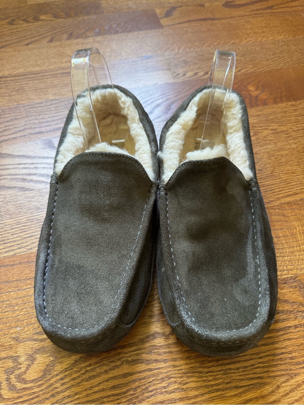 UGG Ascot Mens 10 grey Suede Sheepskin Slippers